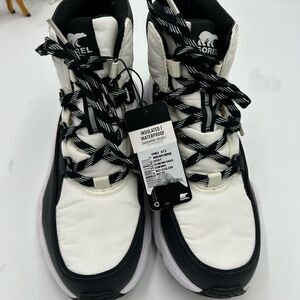 Women’s Sorel lace up insulated/waterproof boots size 8